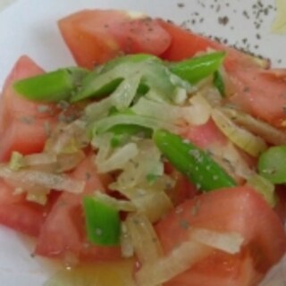 トマトと玉ねぎとアスパラのサラダ